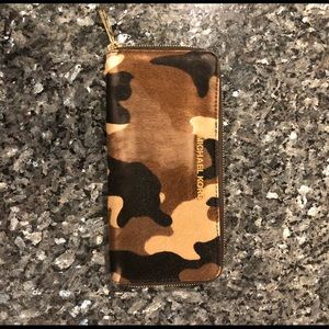 Gently used Michael Kohrs Wallet!